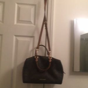 Beautiful gently used Michael Kors crossbody purse
